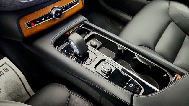 2024 Volvo XC90 B6 AWD Plus Bright Theme 6P w/ harman/kardon Audio & 21'' Wheels - 23033243 - 16