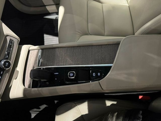 2024 Volvo XC90 B6/Plus/7Passenger/HarmonKardonSound/360Cam/Front&RearHtdSeats - 22925447 - 17