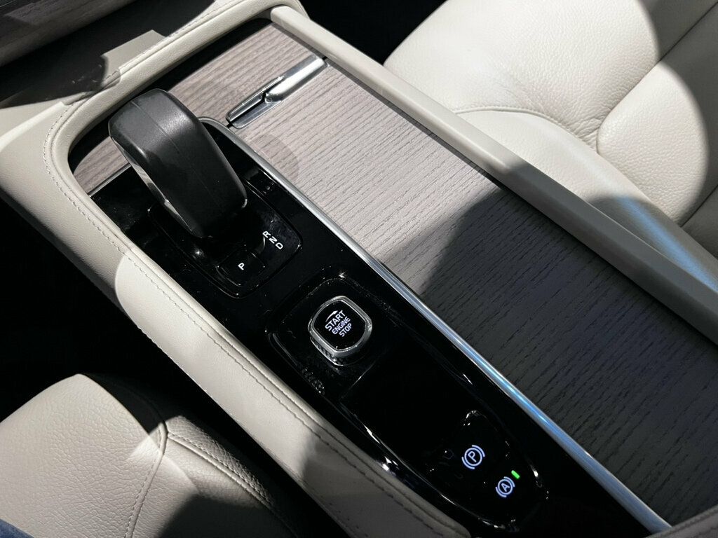 2024 Volvo XC90 LocalTrade/7Pass/HarmanKardon/HeatedSeats/21"Wheels/PilotAssist - 23081913 - 34