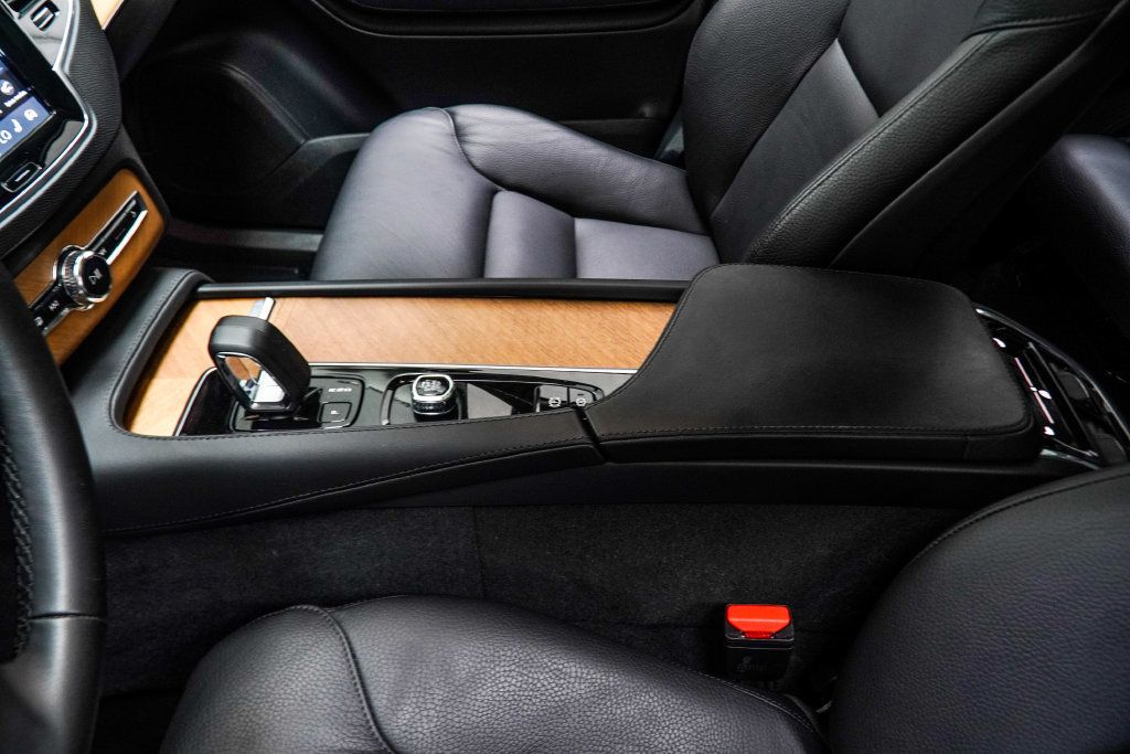 Volvo XC90 photo 22