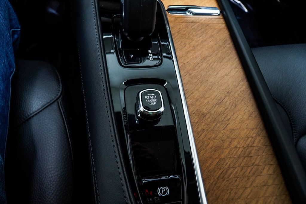 Volvo XC90 photo 23