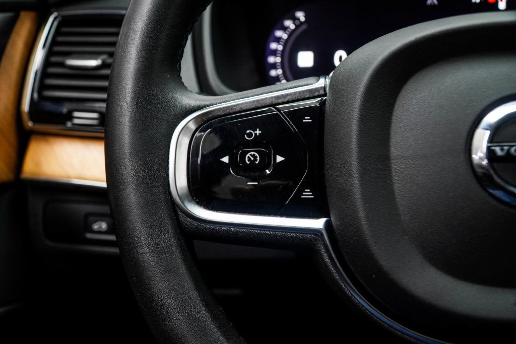 Volvo XC90 photo 32