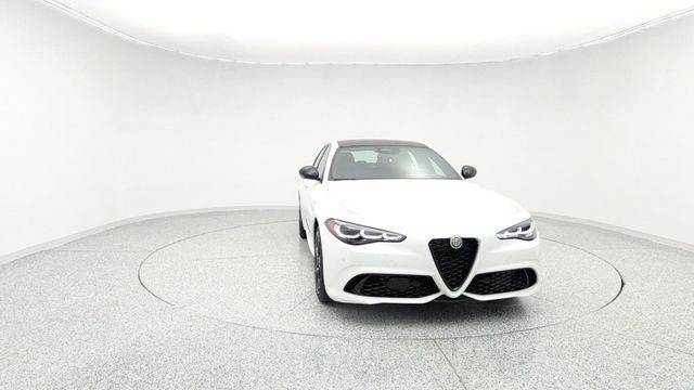 2025 Alfa Romeo Giulia AWD with Veloce Package, 19'' Wheels & Sunroof - 22955655 - 1