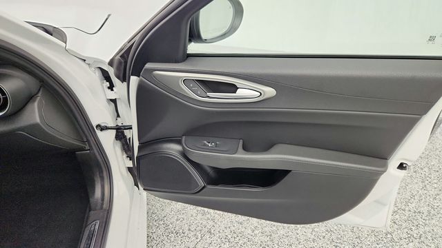 2025 Alfa Romeo Giulia AWD with Veloce Package, 19'' Wheels & Sunroof - 22955655 - 26