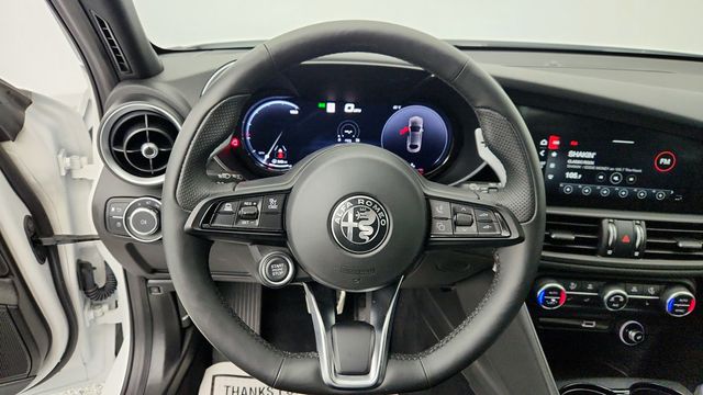 2025 Alfa Romeo Giulia AWD with Veloce Package, 19'' Wheels & Sunroof - 22955655 - 13