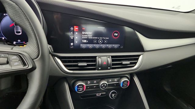 2025 Alfa Romeo Giulia AWD with Veloce Package, 19'' Wheels & Sunroof - 22955655 - 17