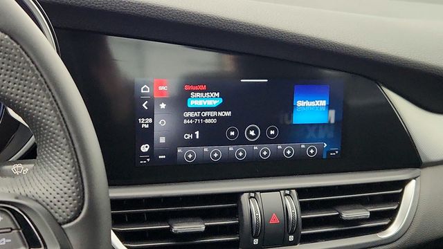 2025 Alfa Romeo Giulia AWD with Veloce Package, 19'' Wheels & Sunroof - 22955655 - 18