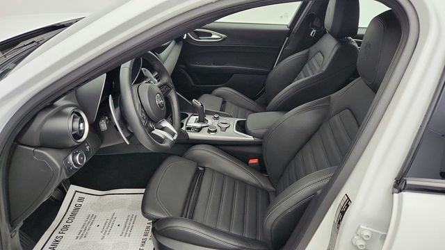 2025 Alfa Romeo Giulia AWD with Veloce Package, 19'' Wheels & Sunroof - 22955655 - 20