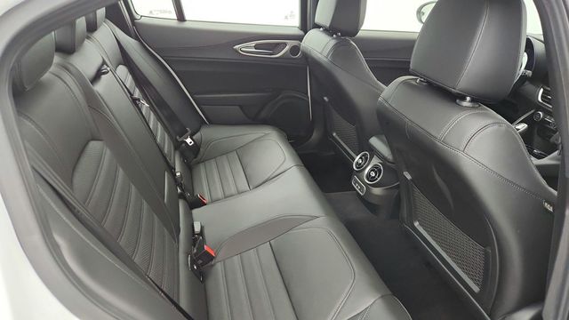 2025 Alfa Romeo Giulia AWD with Veloce Package, 19'' Wheels & Sunroof - 22955655 - 23