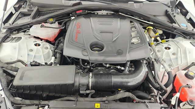 2025 Alfa Romeo Giulia AWD with Veloce Package, 19'' Wheels & Sunroof - 22955655 - 27