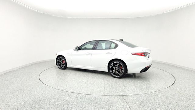 2025 Alfa Romeo Giulia AWD with Veloce Package, 19'' Wheels & Sunroof - 22955655 - 6