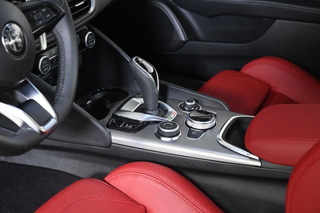 2025 Alfa Romeo Giulia Base - 22969219 - 22