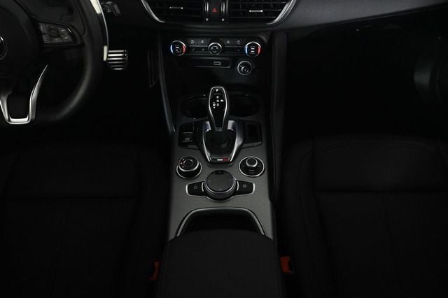 2025 Alfa Romeo Giulia Base - 23036322 - 13