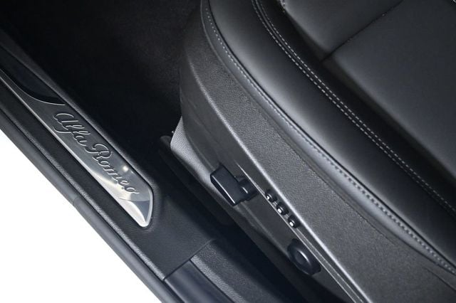 2025 Alfa Romeo Giulia Base - 23036322 - 18