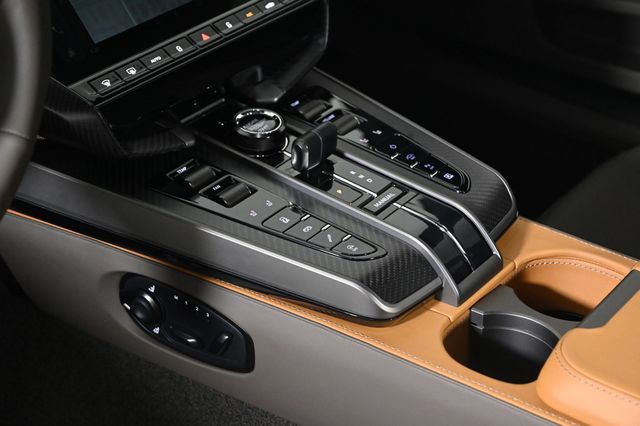 2025 Aston Martin Vanquish V12 - 22957360 - 18