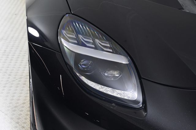 2025 Aston Martin Vanquish V12 - 22957360 - 26