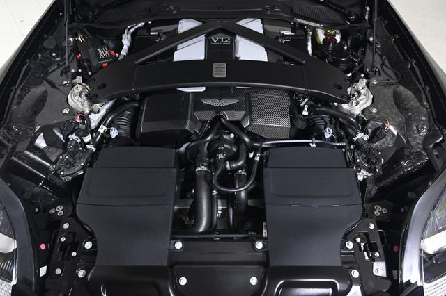 2025 Aston Martin Vanquish V12 - 22957360 - 34