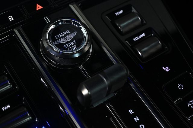 2025 Aston Martin Vantage Coupe - 22975138 - 21