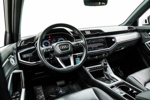 2025 Audi Q3 45 TFSI S Line Premium quattro's photo