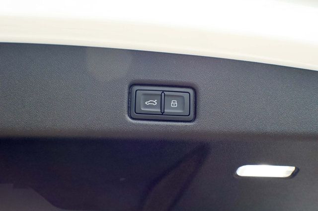 2025 Audi Q5 MSRP$64465/PrestigePkg/PanoramicSunroof/Heated&CooledSeats - 23000900 - 52
