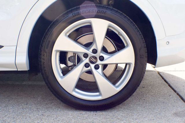 2025 Audi Q5 MSRP$64465/PrestigePkg/PanoramicSunroof/Heated&CooledSeats - 23000900 - 54