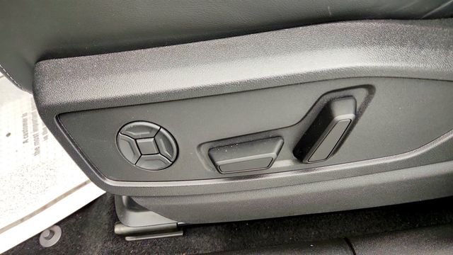 2025 Audi Q5 Prestige 2.0 TFSI quattro w/ Trailer Hitch - 23030438 - 11