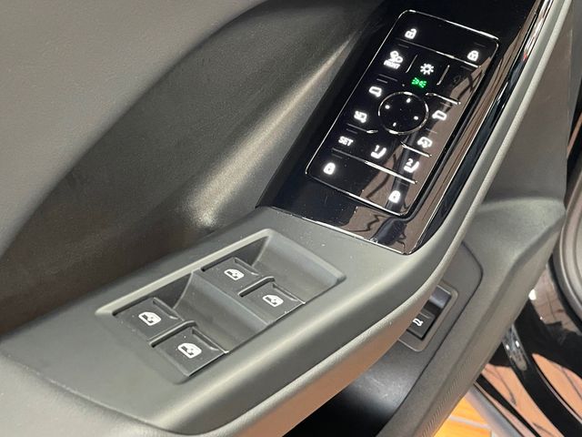 2025 AUDI Q6 - Image 13