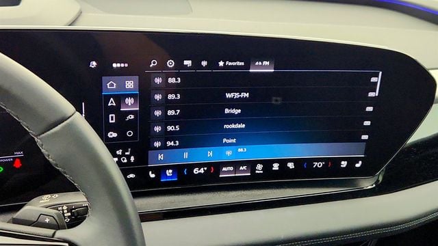 2025 Audi Q6 e-tron Premium Plus quattro w/ Warm Weather & 20'' Wheel Packages - 23013570 - 18