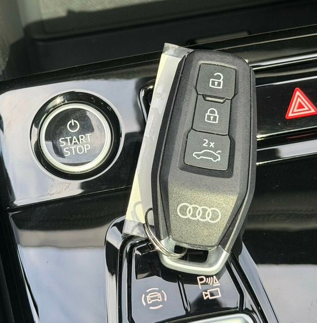 2025 Audi Q6 e-tron Prestige quattro - 23074844 - 23