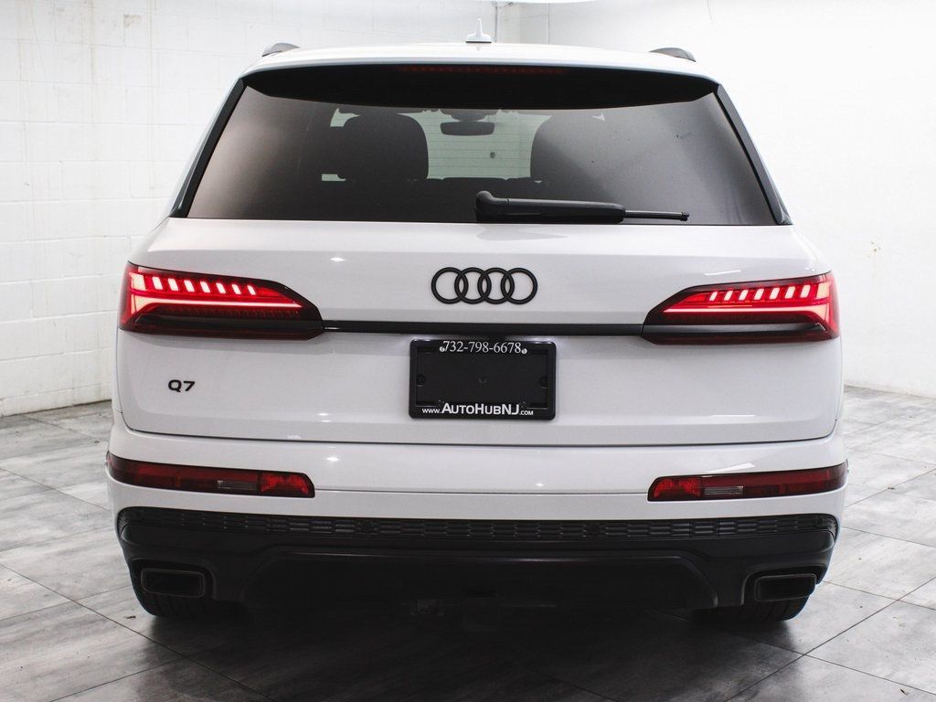 2025 Audi Q7 45 Premium Plus photo 2