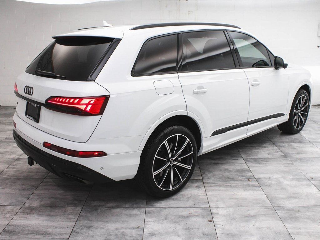 2025 Audi Q7 45 Premium Plus photo 3