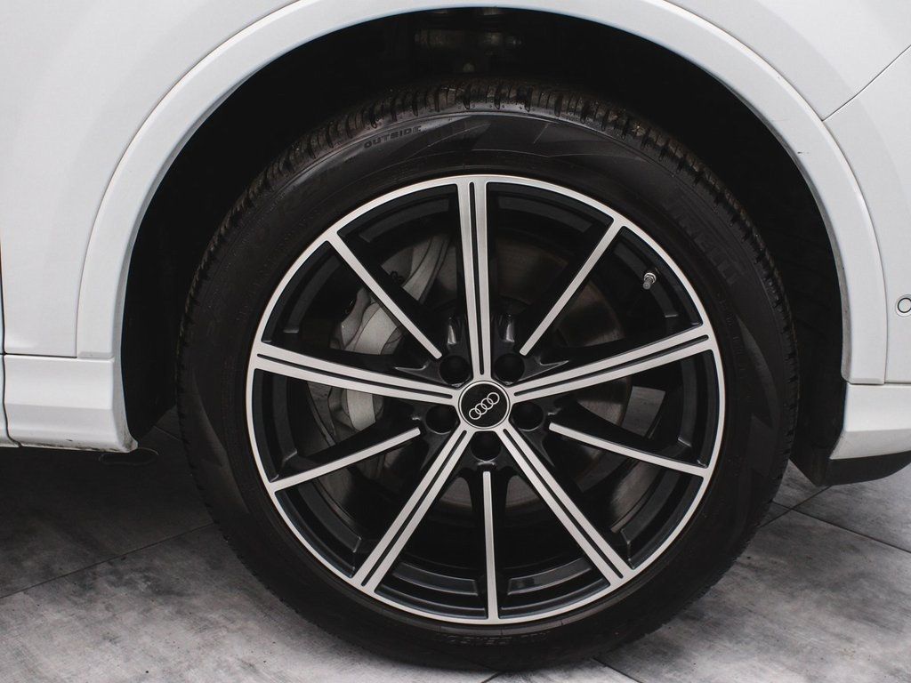 2025 Audi Q7 45 Premium Plus photo 4