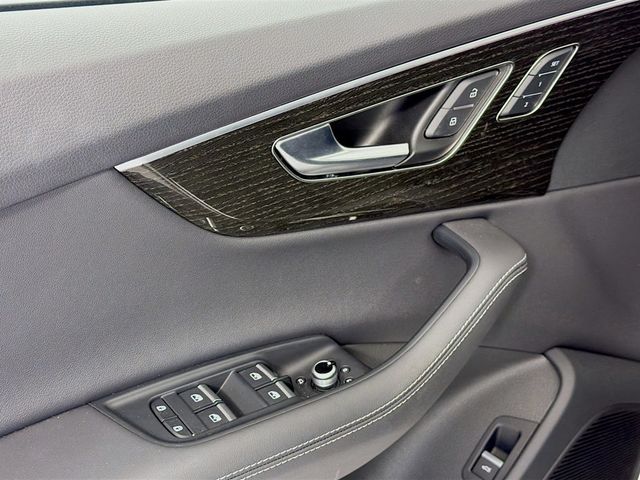2025 Audi Q7 Premium Plus 55 TFSI quattro - 22947071 - 17