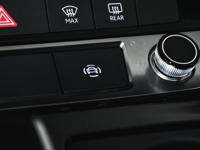 2025 Audi Q8 55 Premium - 22956762 - 32