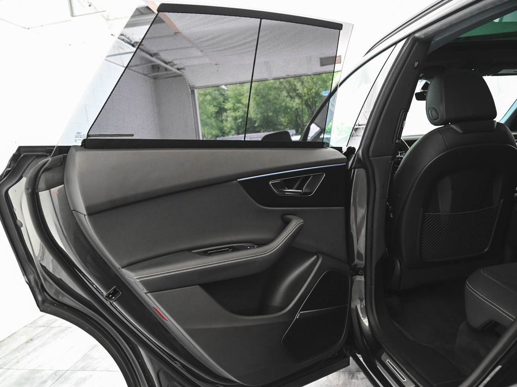 Audi Q8 photo 12