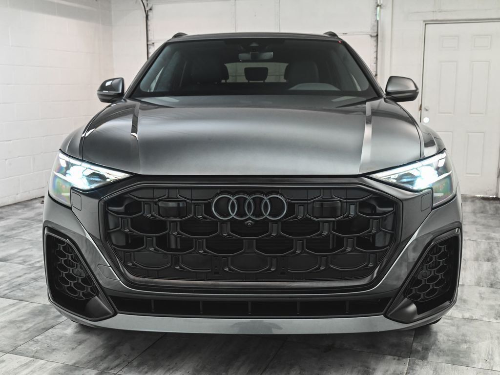 Audi Q8 photo 2