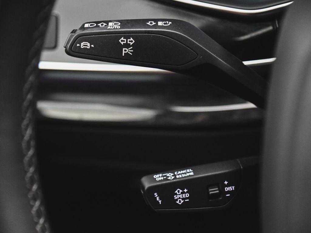 Audi Q8 photo 26