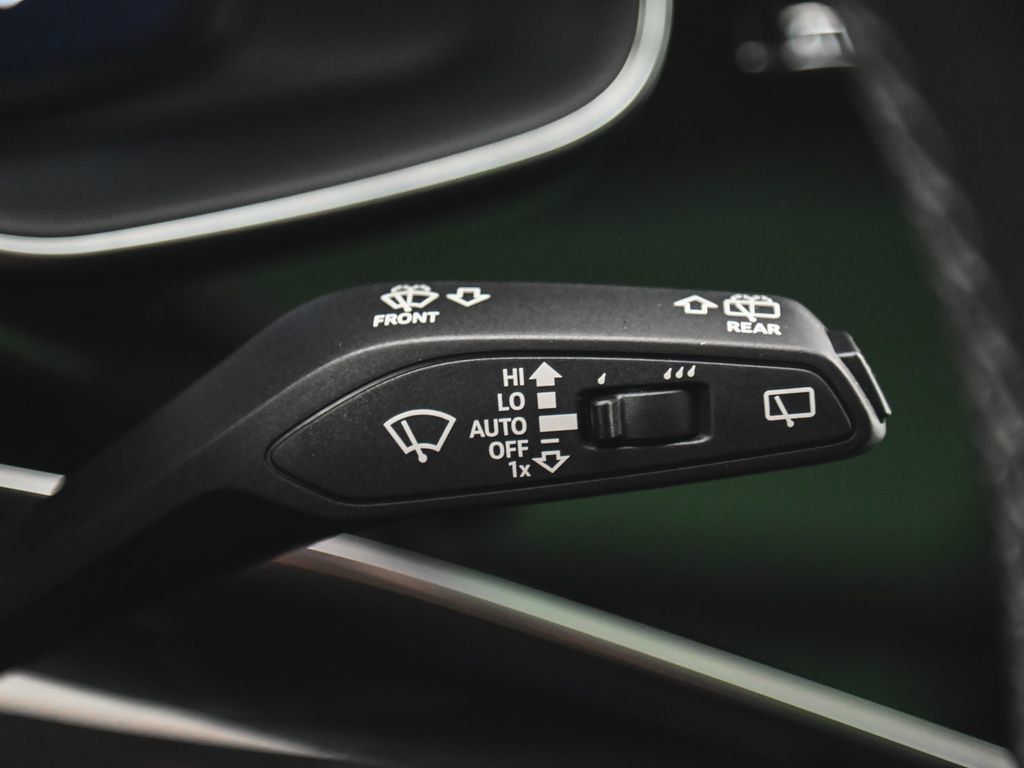 Audi Q8 photo 29