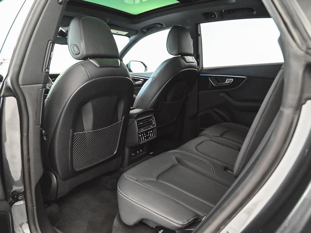 Audi Q8 photo 33