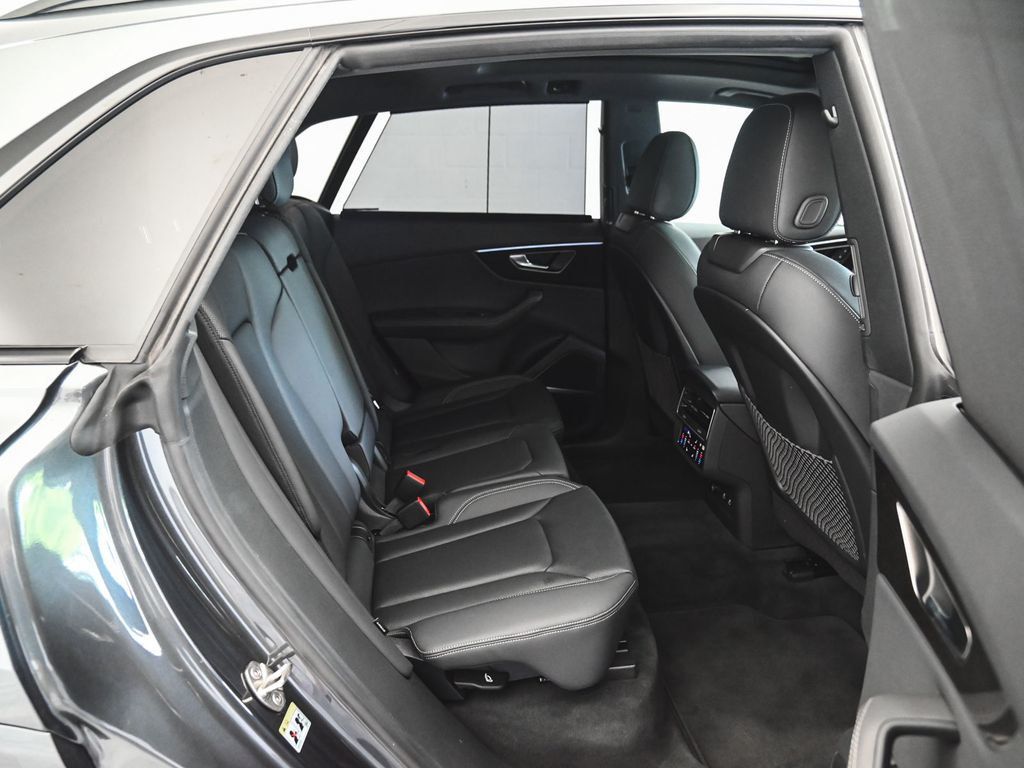Audi Q8 photo 34