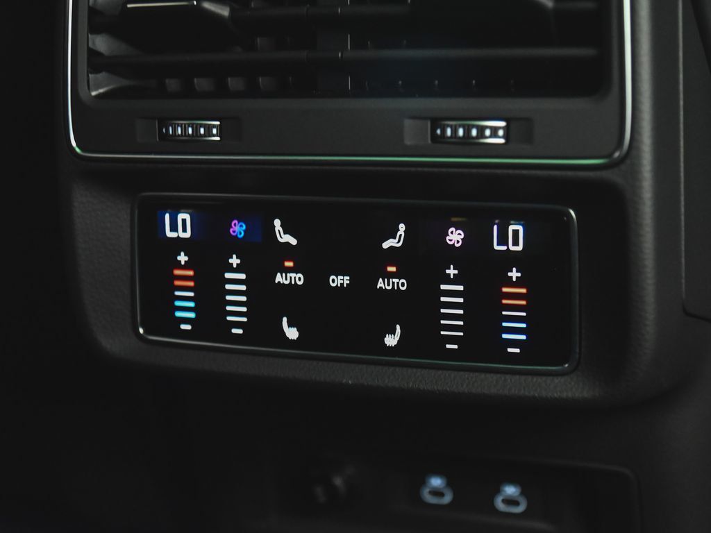 Audi Q8 photo 35
