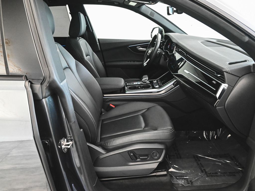 Audi Q8 photo 37