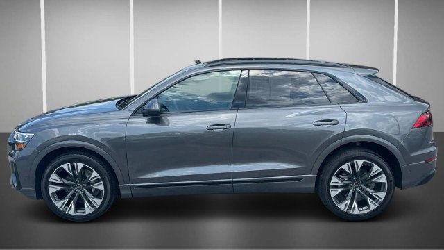 2025 Audi Q8 Premium Plus 55 TFSI quattro - 23072831 - 11