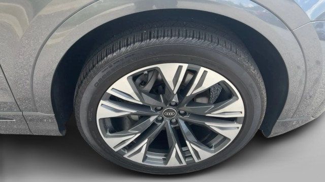 2025 Audi Q8 Premium Plus 55 TFSI quattro - 23072831 - 5
