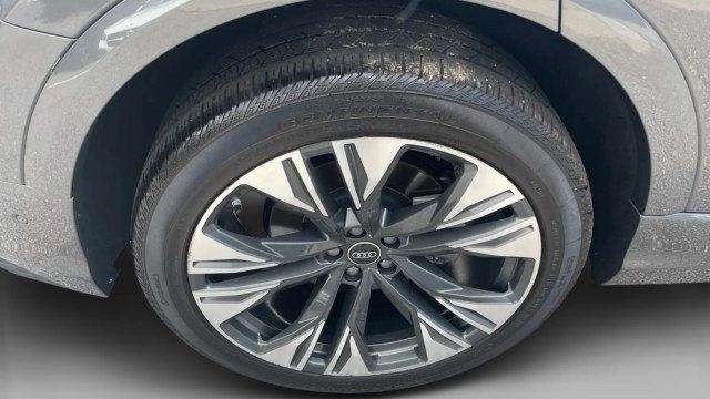 2025 Audi Q8 Premium Plus 55 TFSI quattro - 23072831 - 6