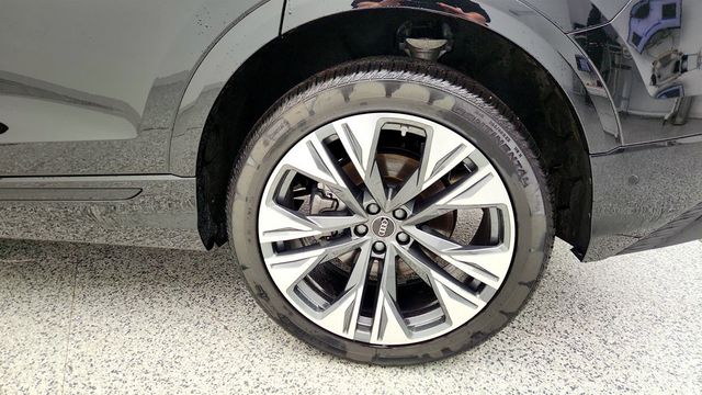 2025 Audi Q8 Premium Plus 55 TFSI quattro with Black Optic Package - 22972018 - 8