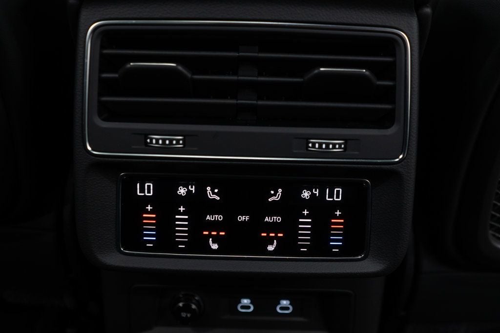 2025 Audi Q8 Prestige 55 photo 15