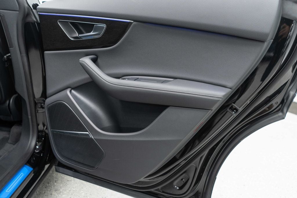 2025 Audi Q8 Prestige 55 photo 28