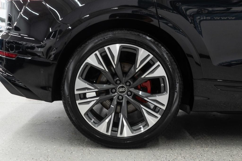 2025 Audi Q8 Prestige 55 photo 35
