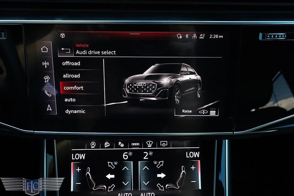2025 Audi Q8 Prestige 55 TFSI quattro - 22934361 - 32